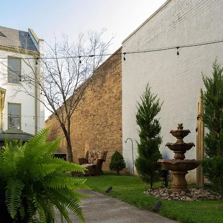 Magnolia Manor And Chapel Bed & Breakfast